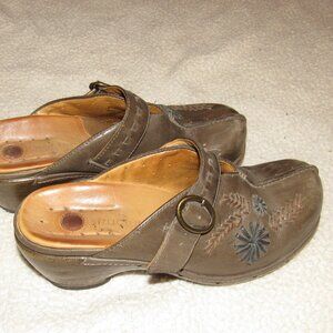 Unstructured by Clarks Slip On Clog Greenish Brown w/Buckles Size 7M Leather